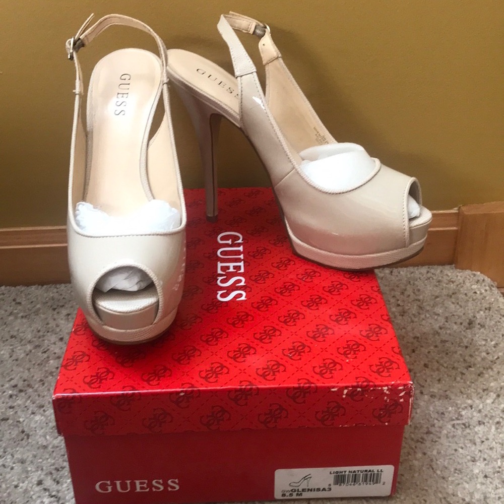 NIB Guess nude platform heels